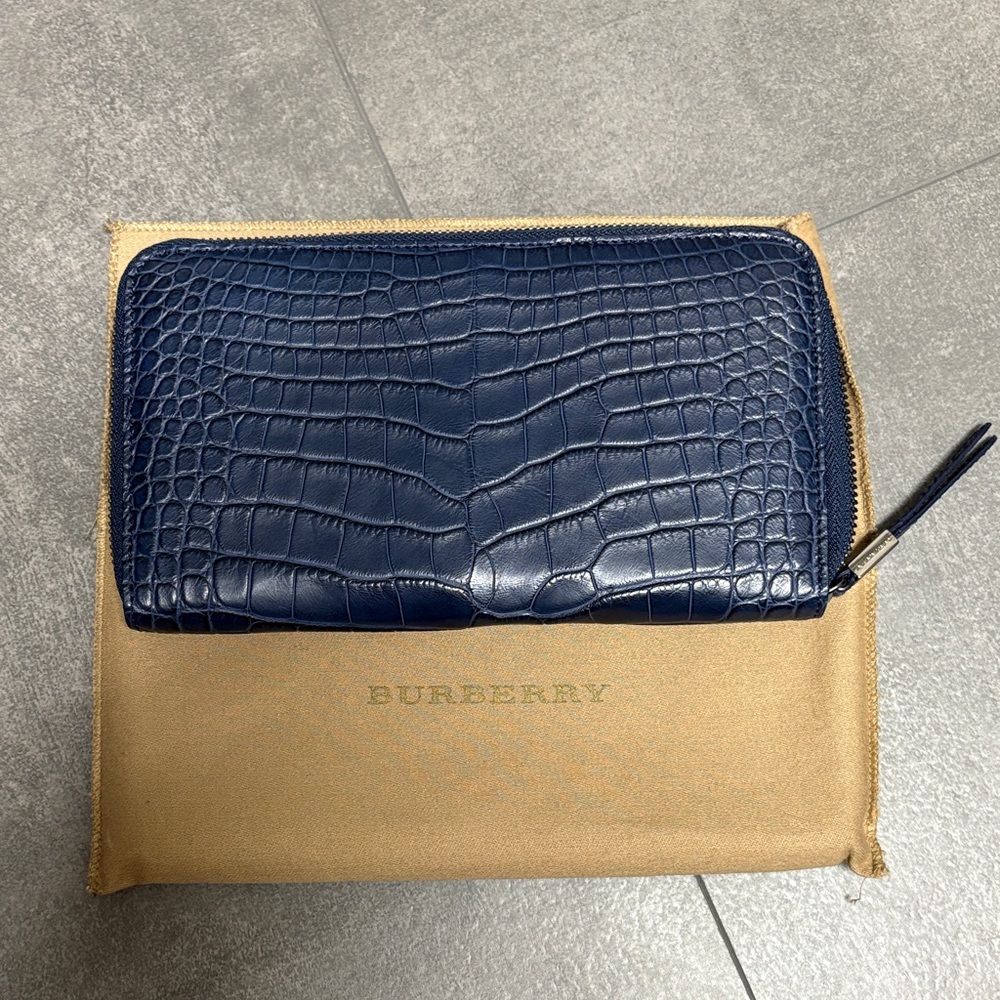 Authentic BNWT Burberry Dark Blue Alligator (Real) Wallet/Pouch